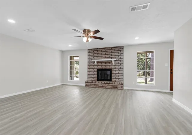 Photo 4 of Single family home for sale at 75 Rolling Hills Dr W, Conroe, TX 77304 | MLS# 60884010 | Listing updated on 2026-09-07