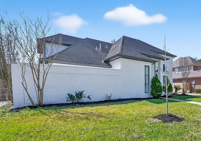 5th image of 3138 Country Club Blvd, Stafford, TX 77477 | MLS# 36406856