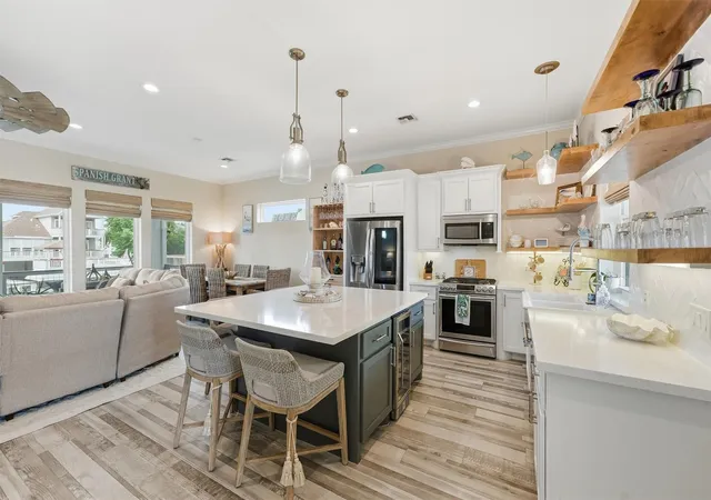4th image of 12728 E Conquistador, Galveston, TX 77554 | MLS# 18389616