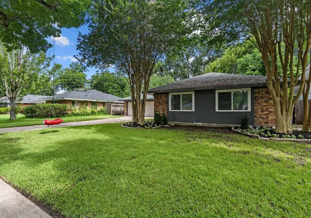 Photo 2 of Sale Pending at 5314 Creekbend Dr, Houston, TX 77096 | MLS# 94592578 | Listing updated on 2026-09-08
