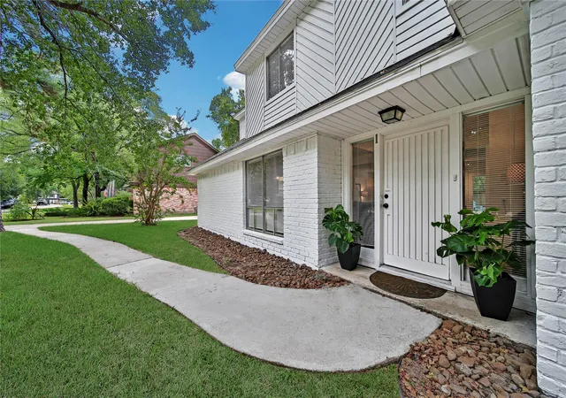 Photo 2 of Single family home for sale at 1 Marsh Millet Ct, Spring, TX 77380 | MLS# 74923765 | Listing updated on 2026-09-14