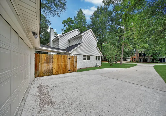 Photo 2 of Single family home for sale at 1 Marsh Millet Ct, Spring, TX 77380 | MLS# 74923765 | Listing updated on 2026-09-14