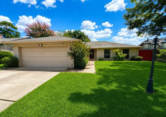 Photo 2 of Single family home for sale at 22306 Acorn Valley Dr, Spring, TX 77389 | MLS# 1099470 | Listing updated on 2026-09-14