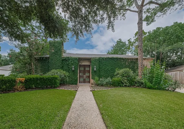 2nd image of 11914 Ashmead Dr, Houston, TX 77077 | MLS# 3762958