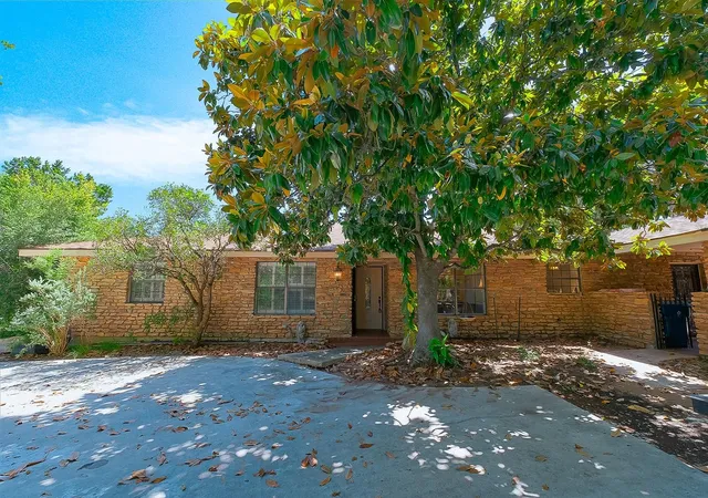 Photo 1 of Single family home for sale at 104 Braeburn Cir, Kerrville, TX 78028 | MLS# 92521408 | Listing updated on 2026-08-29