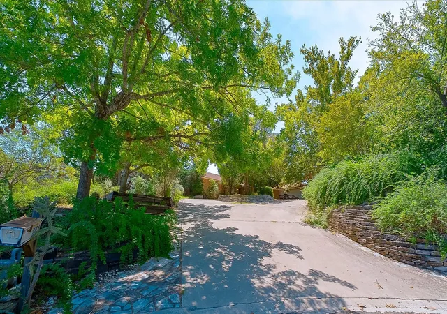Photo 4 of Single family home for sale at 104 Braeburn Cir, Kerrville, TX 78028 | MLS# 92521408 | Listing updated on 2026-08-29