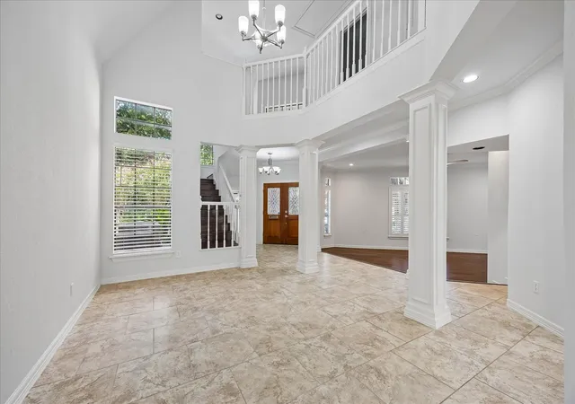 3rd image of 56 Bayou Pointe Dr, Houston, TX 77063 | MLS# 74280000