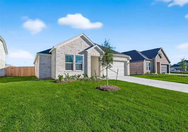 Photo 3 of Single family home for sale at 12612 Canyon Fls Blvd, Willis, TX 77318 | MLS# 43229013 | Listing updated on 2026-09-10