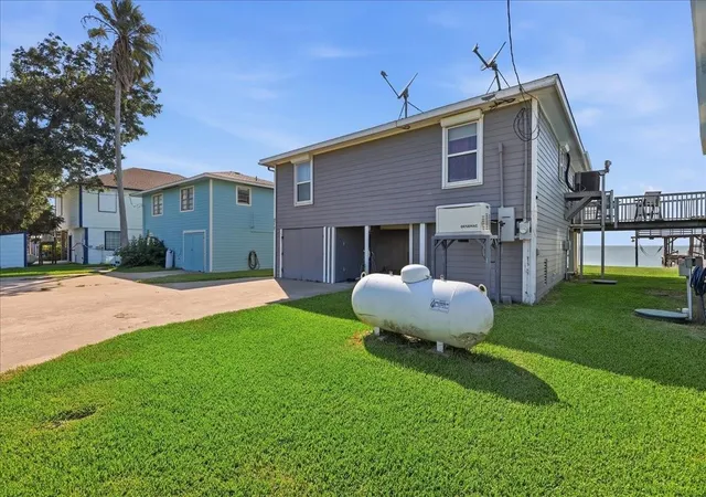 4th image of 217 Captains Rd, Anahuac, TX 77514 | MLS# 94827521