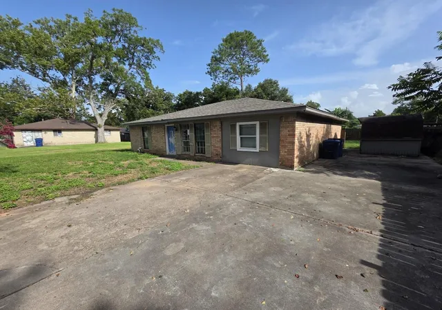 2nd image of 1 Linda Ln, West Columbia, TX 77486 | MLS# 6489420