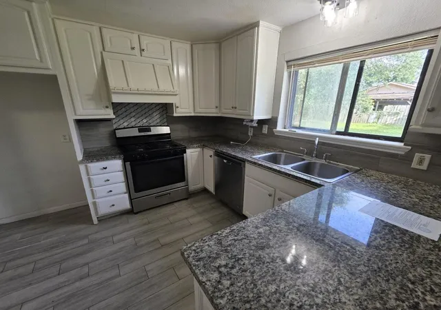 image of 1 Linda Ln, West Columbia, TX 77486 | MLS# 6489420