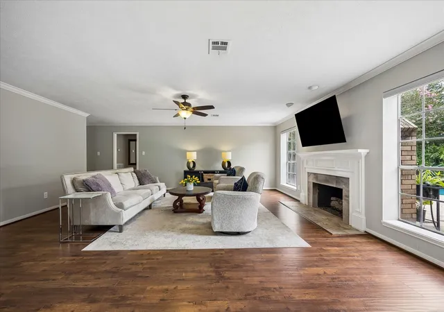 2nd image of 47 Sterling St, Sugar Land, TX 77479 | MLS# 54536677