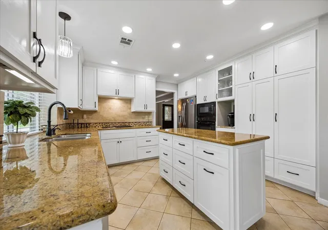 3rd image of 47 Sterling St, Sugar Land, TX 77479 | MLS# 54536677