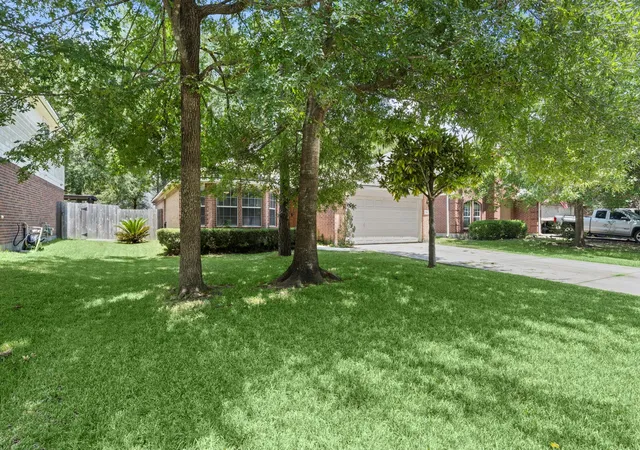 Photo 2 of Single family home for sale at 166 Fairwind Trl Dr, Conroe, TX 77385 | MLS# 55282449 | Listing updated on 2026-09-08