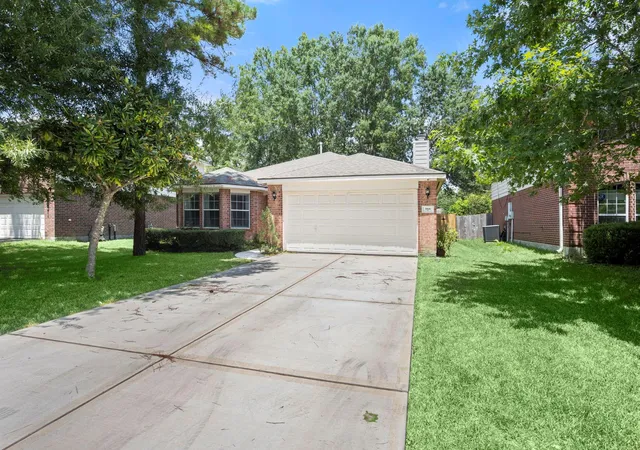 Photo 3 of Single family home for sale at 166 Fairwind Trl Dr, Conroe, TX 77385 | MLS# 55282449 | Listing updated on 2026-09-08