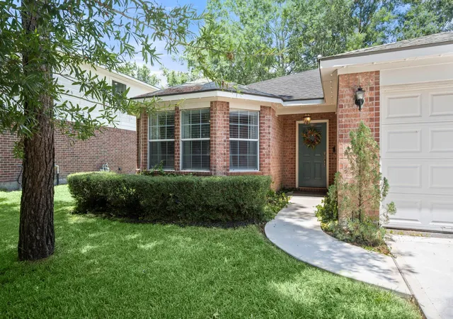 Photo 4 of Single family home for sale at 166 Fairwind Trl Dr, Conroe, TX 77385 | MLS# 55282449 | Listing updated on 2026-09-08