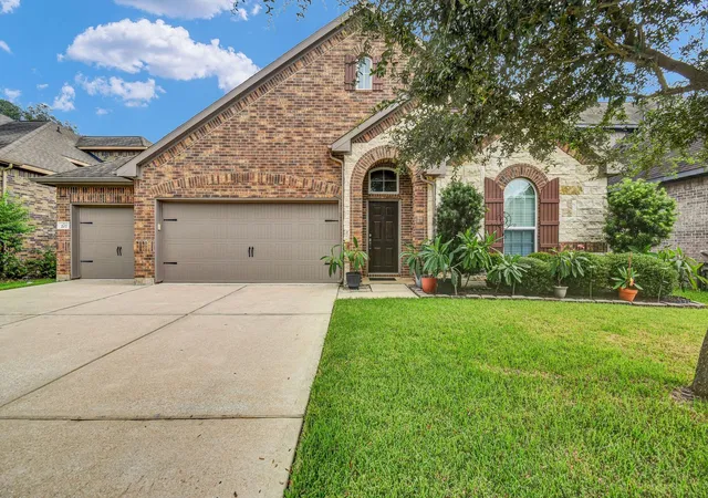 1st image of 207 Timber Grove Ct, Clute, TX 77531 | MLS# 64182191