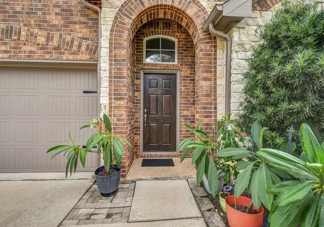 2nd image of 207 Timber Grove Ct, Clute, TX 77531 | MLS# 64182191