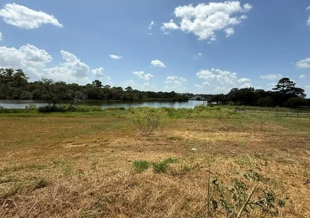 4th image of 4412 Leslies Wy, Dickinson, TX 77539 | MLS# 53083942