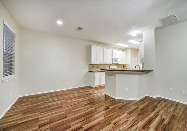 4th image of 75 Summerhaze Cir, Spring, TX 77382 | MLS# 55465895