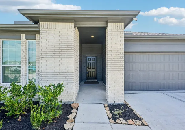 Photo 3 of Single family home for sale at 409 Chardonnay Dr, Alvin, TX 77511 | MLS# 42683159 | Listing updated on 2026-09-18
