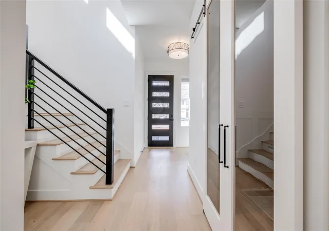 4th image of 1120 Welch St, Houston, TX 77006 | MLS# 37170106