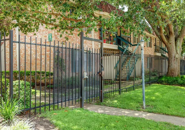 20th image of 845 Augusta Dr #57, Houston, TX 77057 | MLS# 44477599