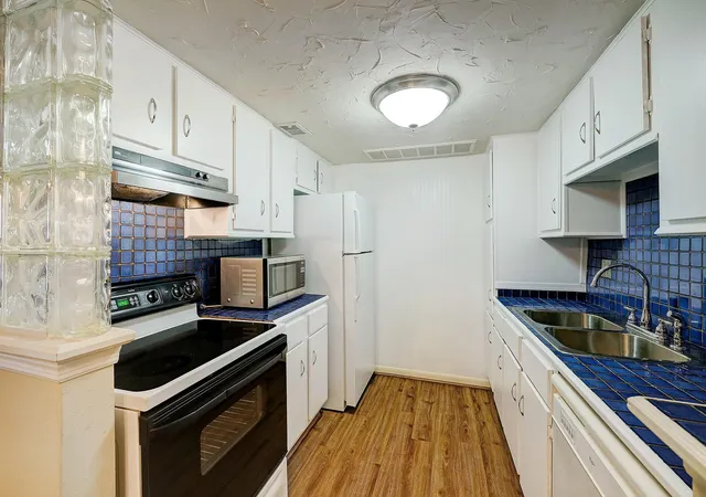 4th image of 845 Augusta Dr, Houston, TX 77057