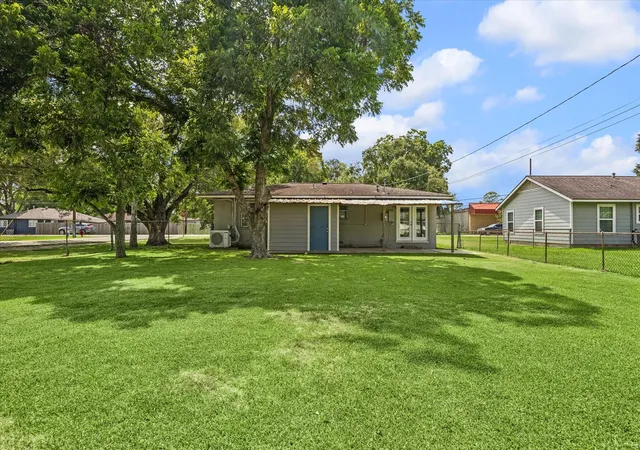 10th image of 2439 S Austin Ave, Pearland, TX 77581 | MLS# 98734800