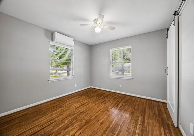 Photo 4 of Single family home for sale at 2439 S Austin Ave, Pearland, TX 77581 | MLS# 98734800 | Listing updated on 2026-09-12