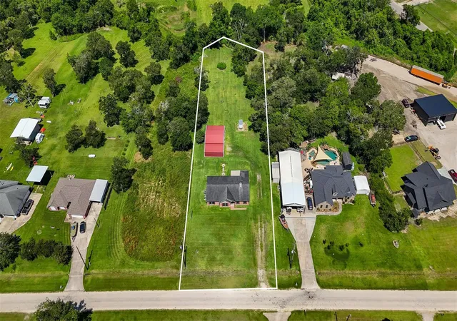 3rd image of 1102 Spring Branch Dr, Baytown, TX 77523 | MLS# 70068303