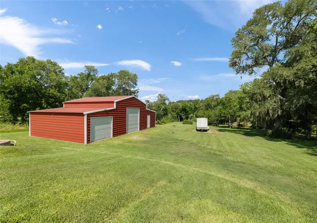 5th image of 1102 Spring Branch Dr, Baytown, TX 77523 | MLS# 70068303