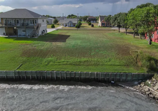 2nd image of 1664 W Bayshore Dr, Palacios, TX 77465 | MLS# 46542675