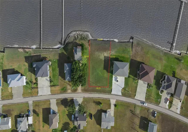 5th image of 1664 W Bayshore Dr, Palacios, TX 77465 | MLS# 46542675