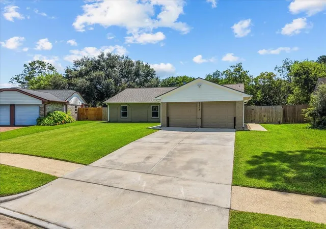 2nd image of 5303 Bulen Ave, Friendswood, TX 77546 | MLS# 73836081