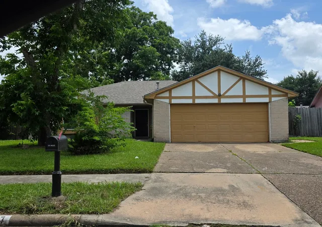 Photo 2 of Single family home for sale at 7507 Hablo Dr, Houston, TX 77083 | MLS# 8841437 | Listing updated on 2026-08-10