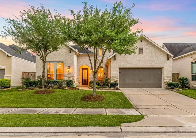 1st image of 3418 Sherbrooke Manor Ct, Houston, TX 77059 | MLS# 75635809