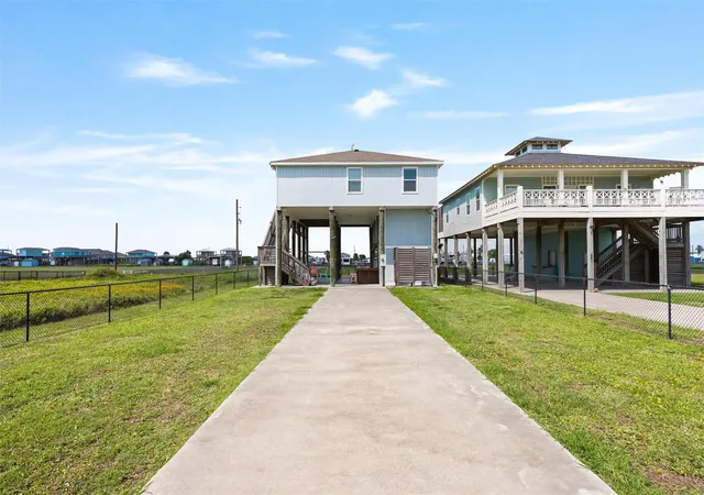 2nd image of 955 Townsend Dr, Crystal Beach, TX 77650 | MLS# 58039892