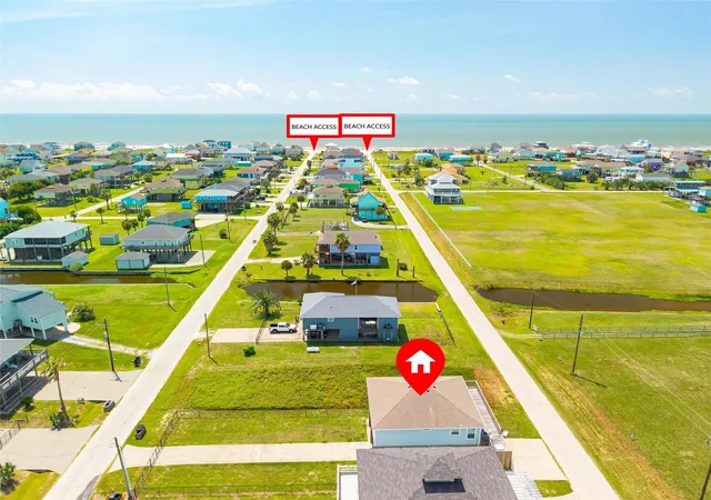 Photo 4 of Single family home for sale at 955 Townsend Dr, Crystal Beach, TX 77650 | MLS# 58039892 | Listing updated on 2026-09-10