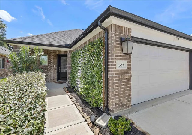 Photo 2 of Single family home for sale at 353 Salerio Wy, Conroe, TX 77301 | MLS# 9677662 | Listing updated on 2026-08-22