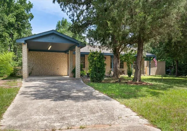 2nd image of 10530 Royal York Dr, Conroe, TX 77303 | MLS# 69407106