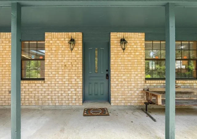 Photo 3 of Single family home for sale at 10530 Royal York Dr, Conroe, TX 77303 | MLS# 69407106 | Listing updated on 2026-08-11