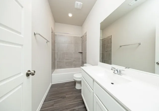 Photo 4 of Sale Pending at 2035 Emerald Lake Trl, Dayton, TX 77535 | MLS# 24406498 | Listing updated on 2026-09-25