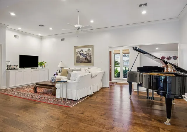 4th image of 5222 Birdwood Rd, Houston, TX 77096 | MLS# 71937295