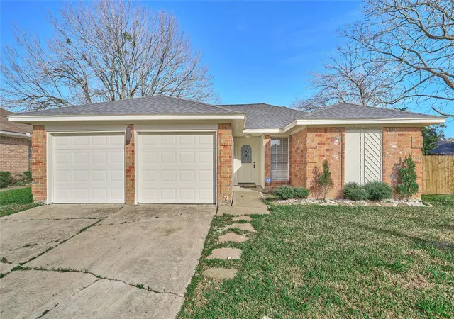 Photo 1 of Sale Pending at 6527 Zapata Dr, Houston, TX 77083 | MLS# 25443066 | Listing updated on 2026-09-08