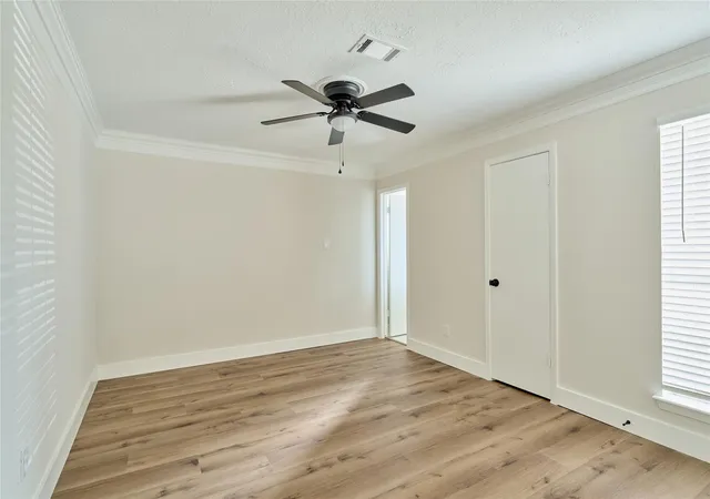 Photo 3 of Sale Pending at 6527 Zapata Dr, Houston, TX 77083 | MLS# 25443066 | Listing updated on 2026-09-08
