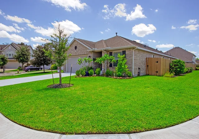 Photo 3 of Single family home for sale at 28052 Dove Chase Dr, Spring, TX 77386 | MLS# 19562948 | Listing updated on 2026-09-09