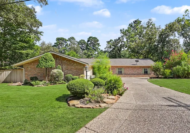 Photo 1 of Single family home for sale at 23 Amherst Ct, Conroe, TX 77304 | MLS# 37751006 | Listing updated on 2026-08-27