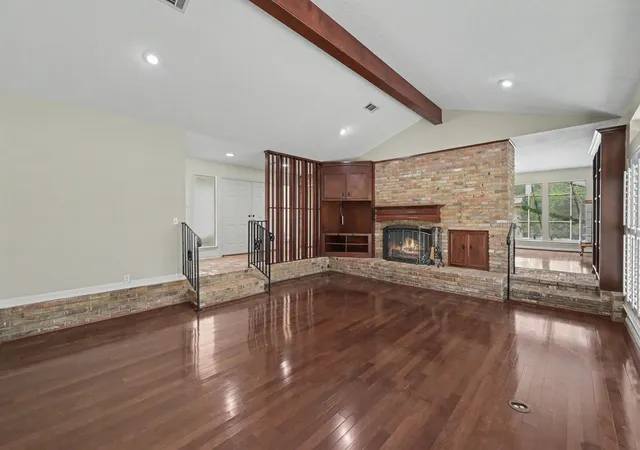 Photo 4 of Single family home for sale at 23 Amherst Ct, Conroe, TX 77304 | MLS# 37751006 | Listing updated on 2026-08-27