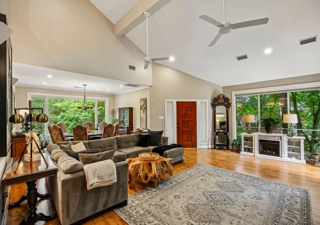 Photo 2 of Sale Pending at 34 Highbush Ct, Spring, TX 77381 | MLS# 69093786 | Listing updated on 2026-08-15